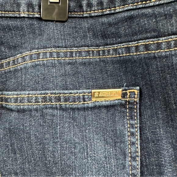 Jennifer Lopez Boyfriend Jean Shorts Medium–Dark Wash Size 12 - Picture 9 of 9